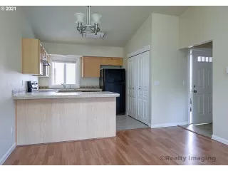 Photo #5: 21106102 Listing