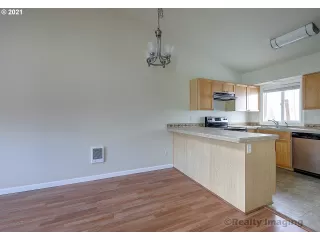 Photo #6: 21106102 Listing