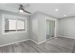 Photo #5: 21107294 Listing