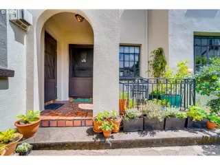 Photo #3: 21108258 Listing