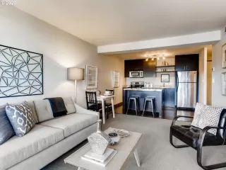 Photo #6: 21108836 Listing