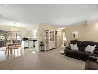 Photo #4: 21109396 Listing