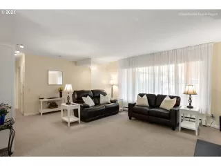 Photo #5: 21109396 Listing