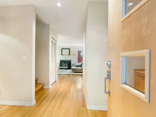 Photo #4: 21110100 Listing