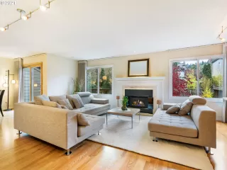 Photo #6: 21110100 Listing