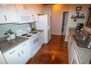 Photo #4: 21110555 Listing