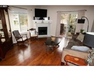 Photo #5: 21110555 Listing