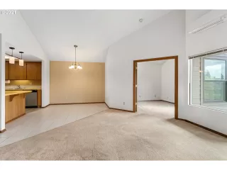 Photo #6: 21110641 Listing