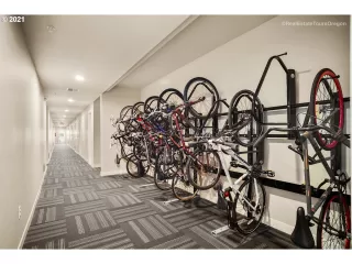 Photo #6: 21111280 Listing