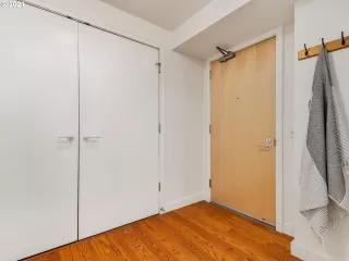 Photo #4: 21111807 Listing