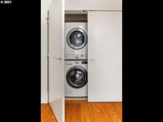 Photo #5: 21111807 Listing