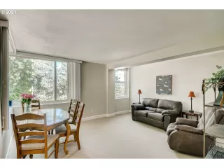 Photo #1: 21112115 Listing 