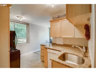 Photo #4: 21112115 Listing 