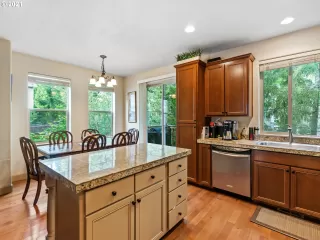 Photo #4: 21112307 Listing