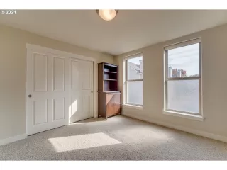 Photo #4: 21112930 Listing