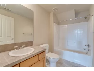 Photo #6: 21112930 Listing