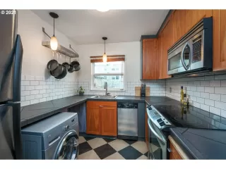 Photo #6: 21114304 Listing