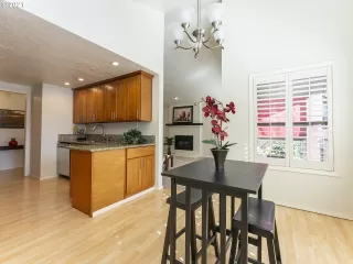 Photo #6: 21114316 Listing