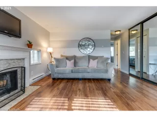 Photo #5: 21115383 Listing 