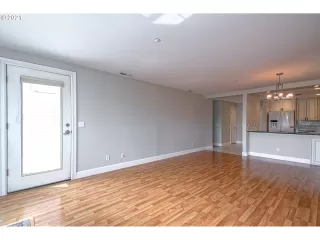 Photo #4: 21115959 Listing 