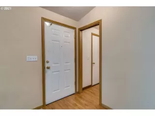 Photo #4: 21116287 Listing