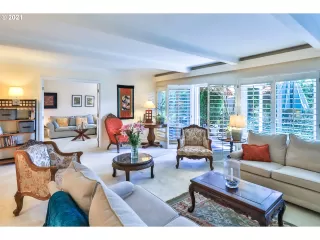 Photo #4: 21116632 Listing