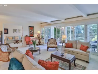 Photo #5: 21116632 Listing