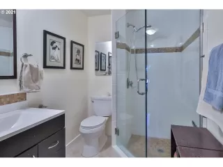 Photo #6: 21116632 Listing