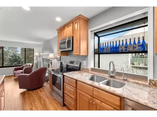 Photo #5: 21116713 Listing