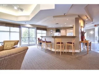 Photo #5: 21117052 Listing