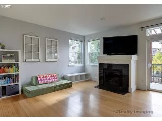 Photo #5: 21117126 Listing 