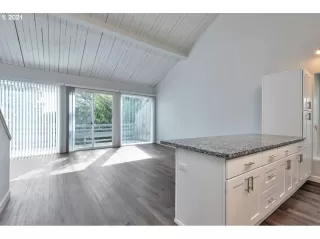 Photo #4: 21117553 Listing 