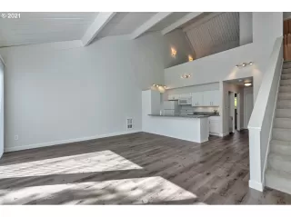 Photo #5: 21117553 Listing 