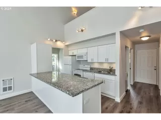 Photo #6: 21117553 Listing 