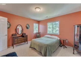 Photo #4: 21117574 Listing