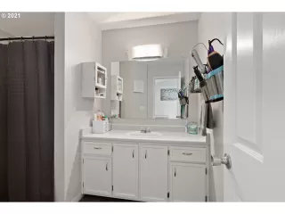 Photo #5: 21118120 Listing