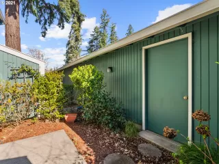 Photo #5: 21118336 Listing