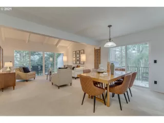 Photo #5: 21119162 Listing