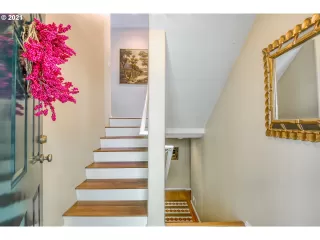 Photo #5: 21119296 Listing