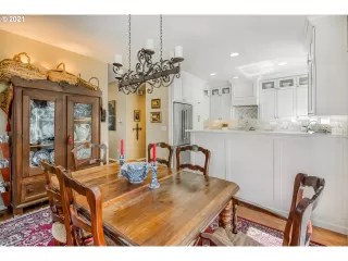 Photo #6: 21119296 Listing