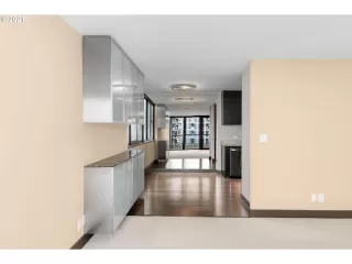 Photo #6: 21119298 Listing