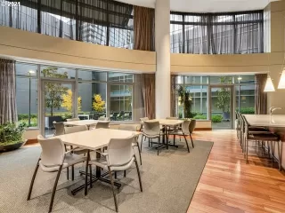 Photo #5: 21119782 Listing