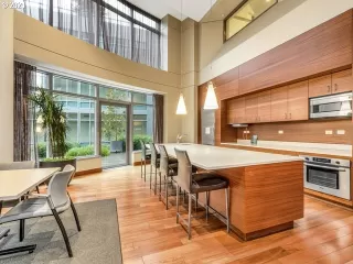 Photo #6: 21119782 Listing