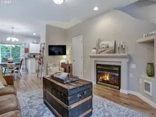 Photo #4: 21120361 Listing