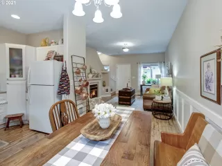 Photo #5: 21120361 Listing