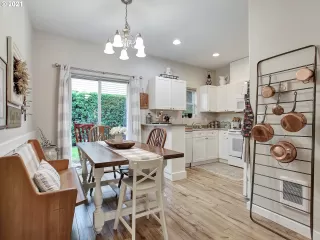 Photo #6: 21120361 Listing