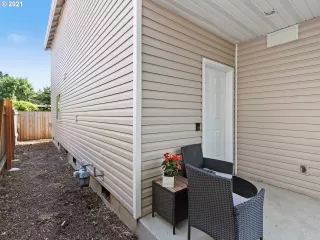 Photo #4: 21120550 Listing