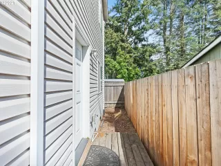 Photo #6: 21120550 Listing
