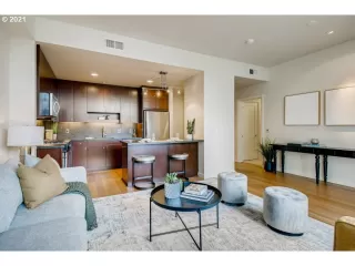 Photo #5: 21120556 Listing