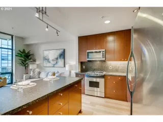 Photo #6: 21120556 Listing